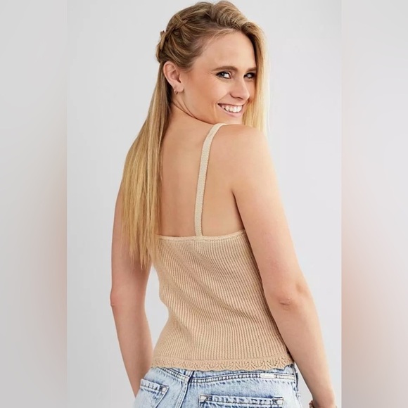 Hem & Thread Cropped Lace-Up Sweater Tank Top from Buckle - Picture 2 of 7